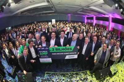 Prefeitos e prefeitas representam a AMCG no 1º Congresso dos Municípios do Paraná